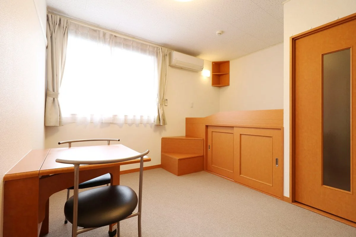 ベッド下に収納スペースあり！荷物が多くても十分に収まります！