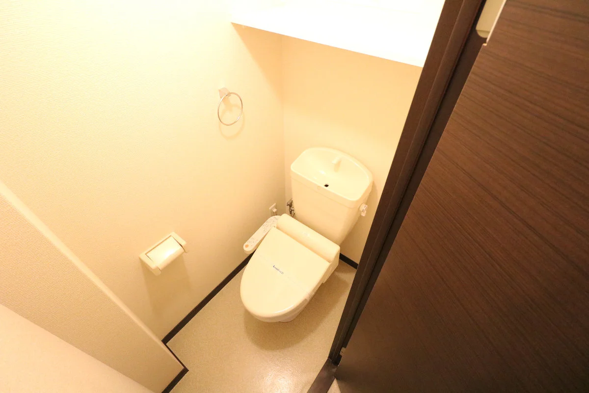 快適な温水洗浄便座付きトイレになります。