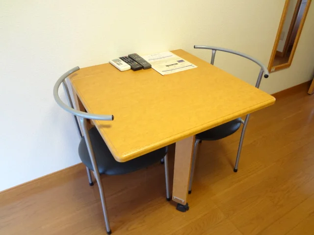 ※同タイプ部屋の写真となります（机・椅子）