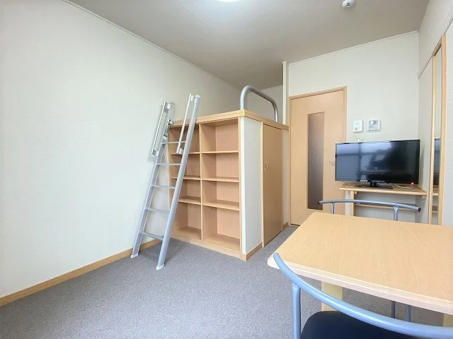 お部屋によって絨毯の種類・家電のメーカー等が異なります