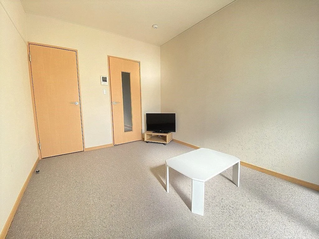 お部屋によって絨毯の種類・家電のメーカー等が異なります