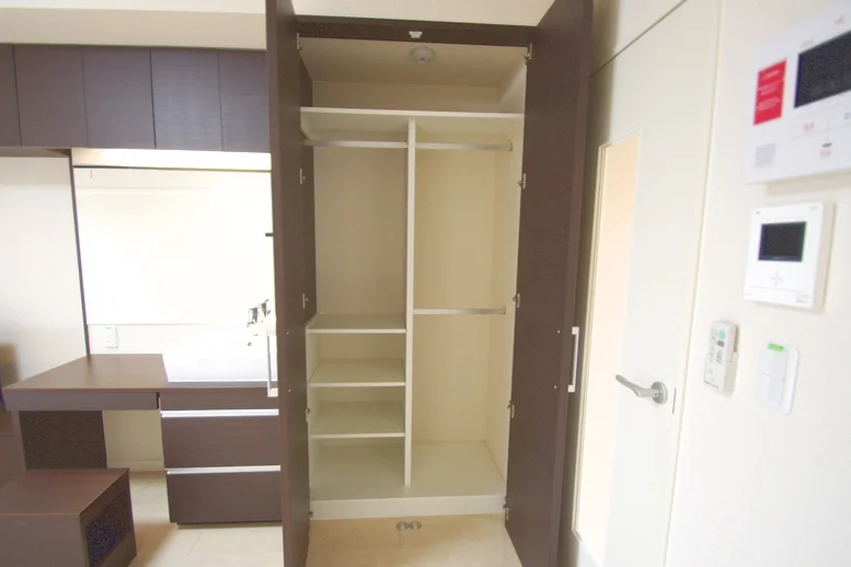 収納力抜群のクローゼット。