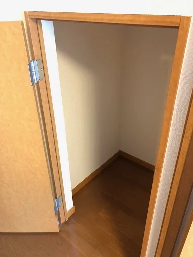 １階のみ。階段下収納です。
