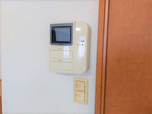 モニター付きインターホンでお客様を確認できます。