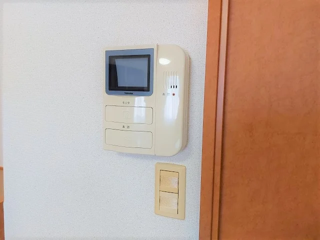 モニター付きインターホンでお客様を確認できます。
