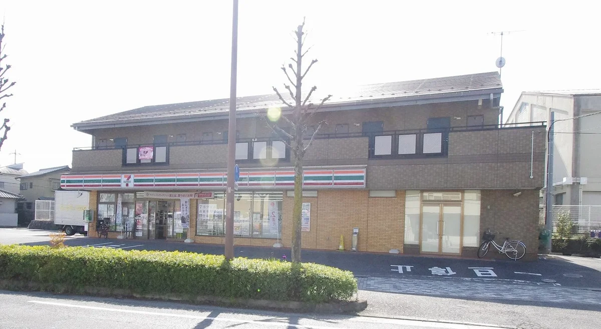 徒歩約３分の立地にコンビニ有♪