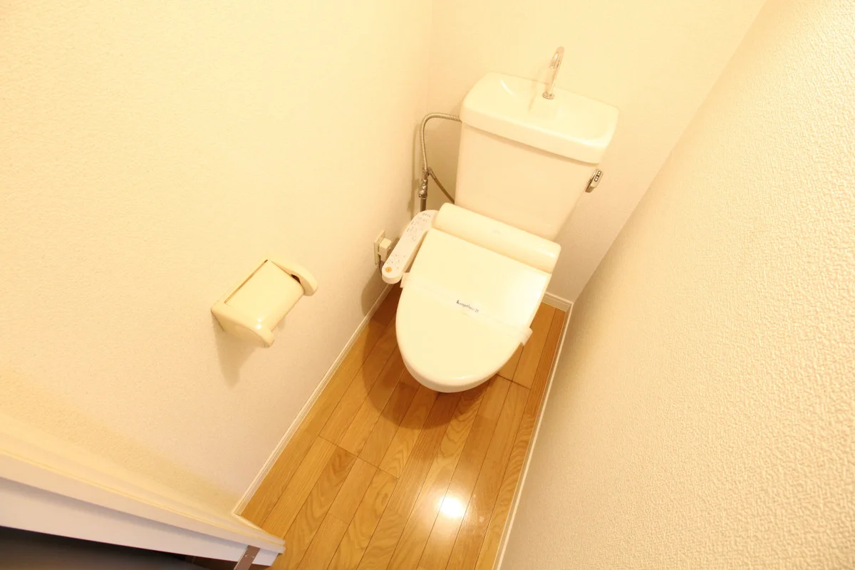 温水洗浄便座を新たに設置しております♪