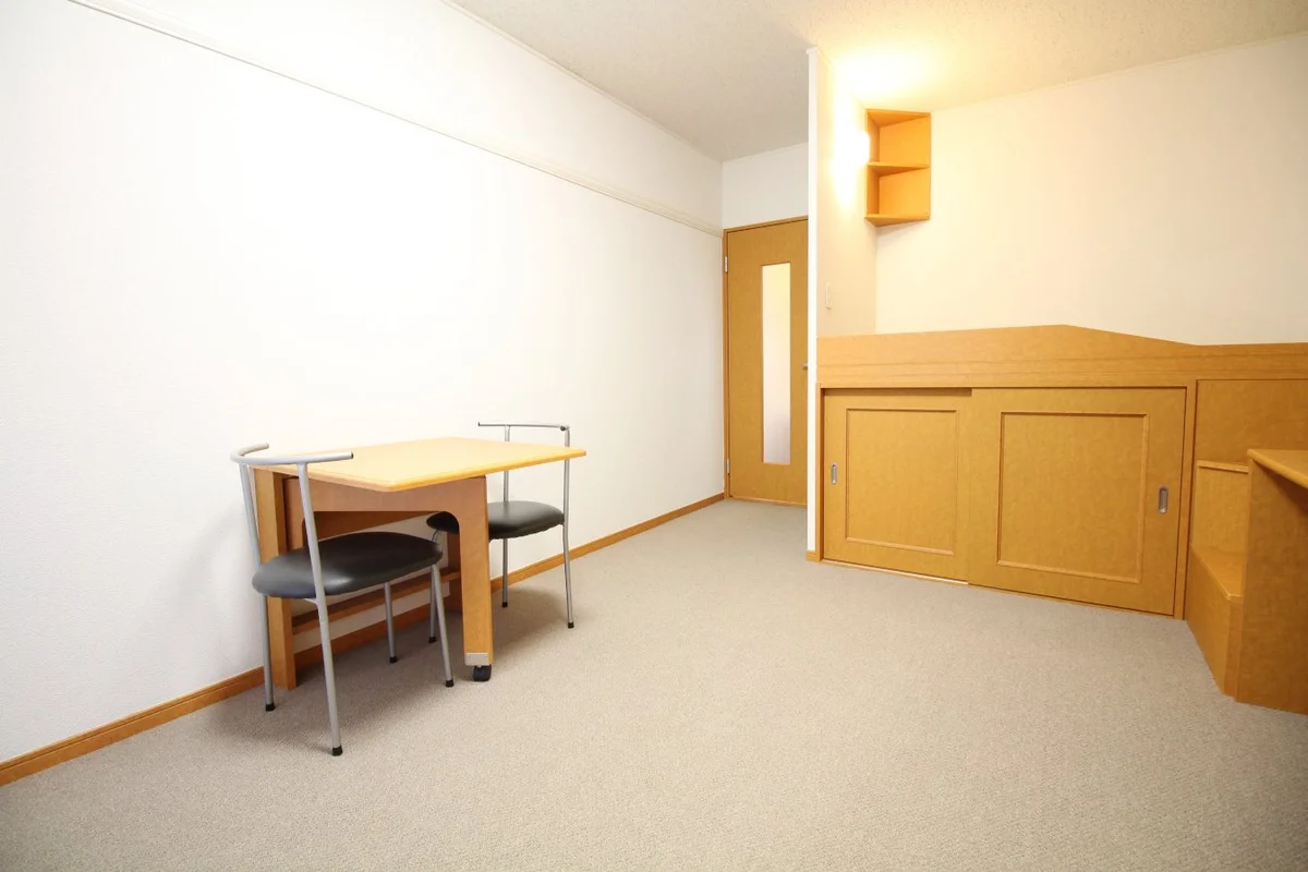 ベッド下収納以外にも、隠れ収納があるんです。