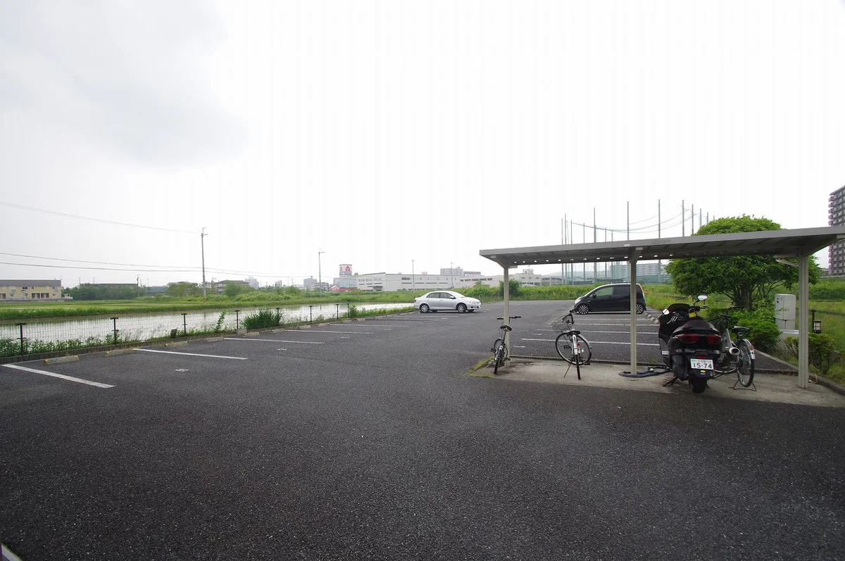 広々とした駐車場です