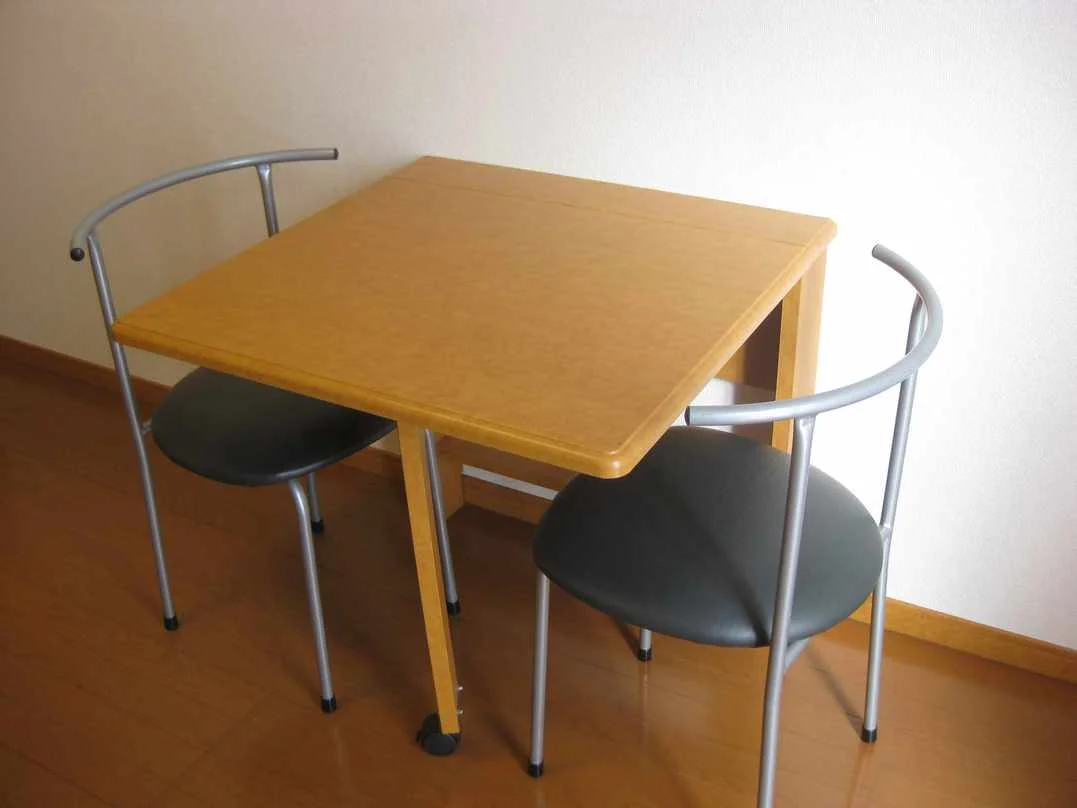 机は折りたたむことも出来ます♪