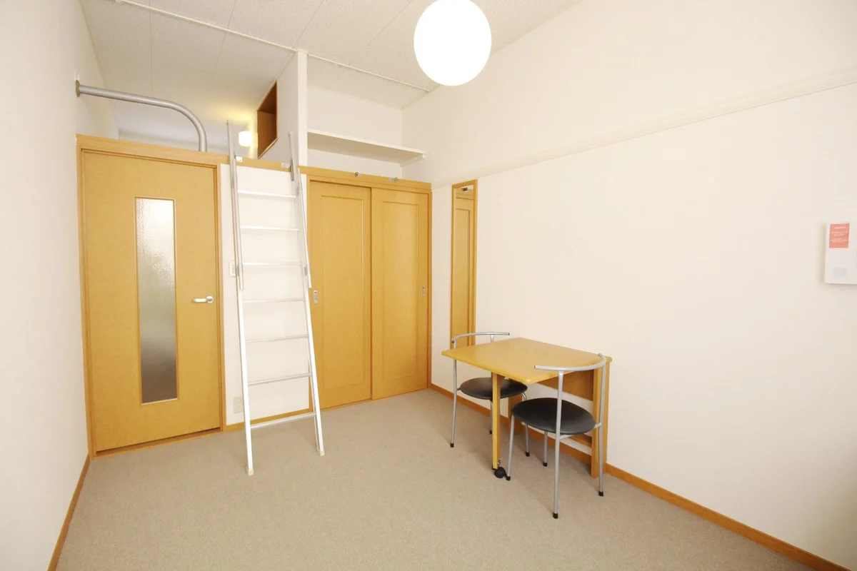 天井が高くて開放感を味わえるお部屋です♪