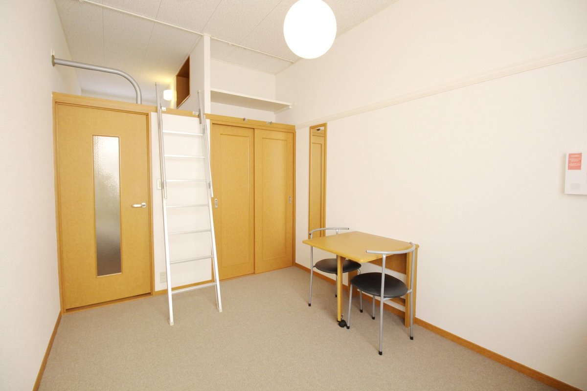 天井が高くて開放感を味わえるお部屋です♪