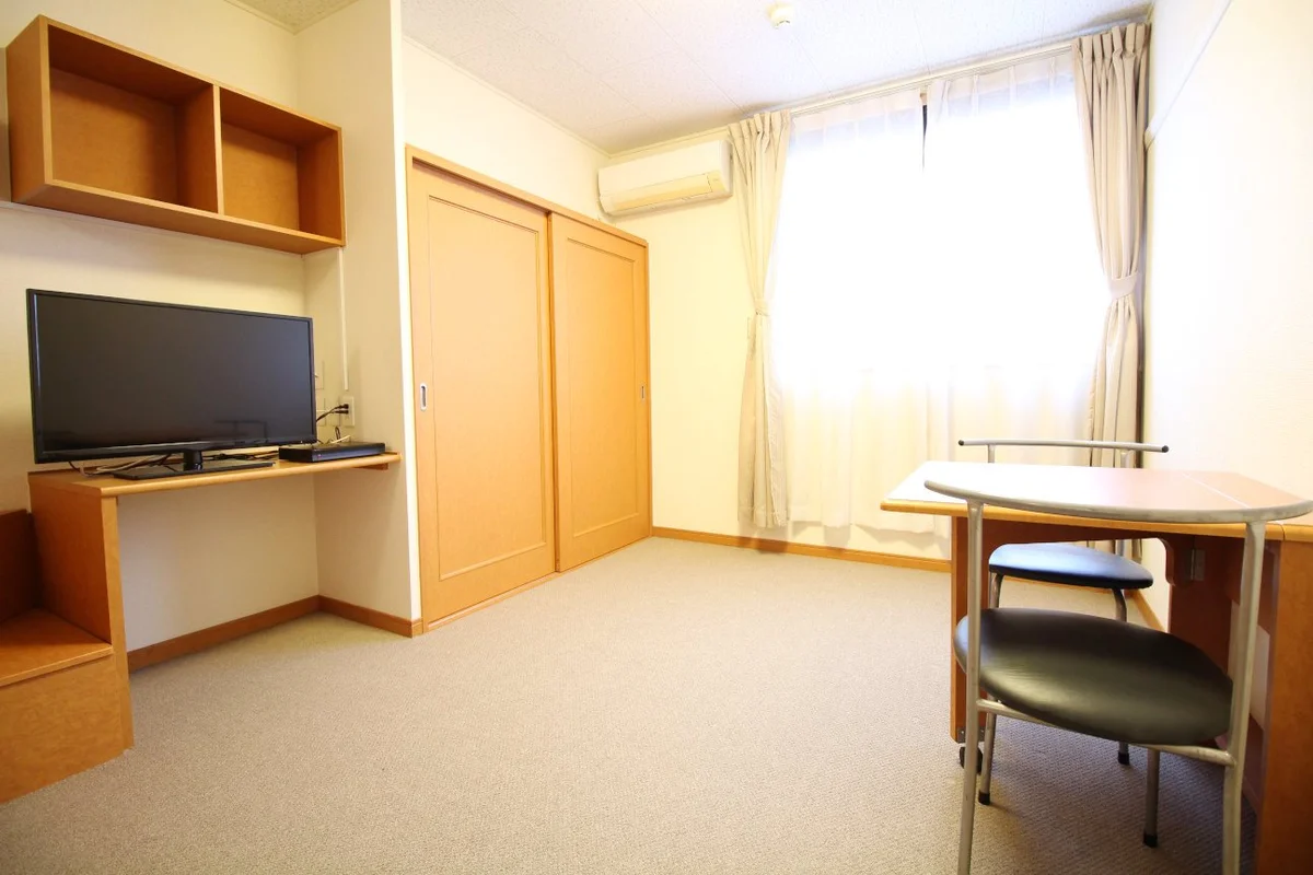 採光面は西向きです。夏場の日中は少し暑いかもしれません。