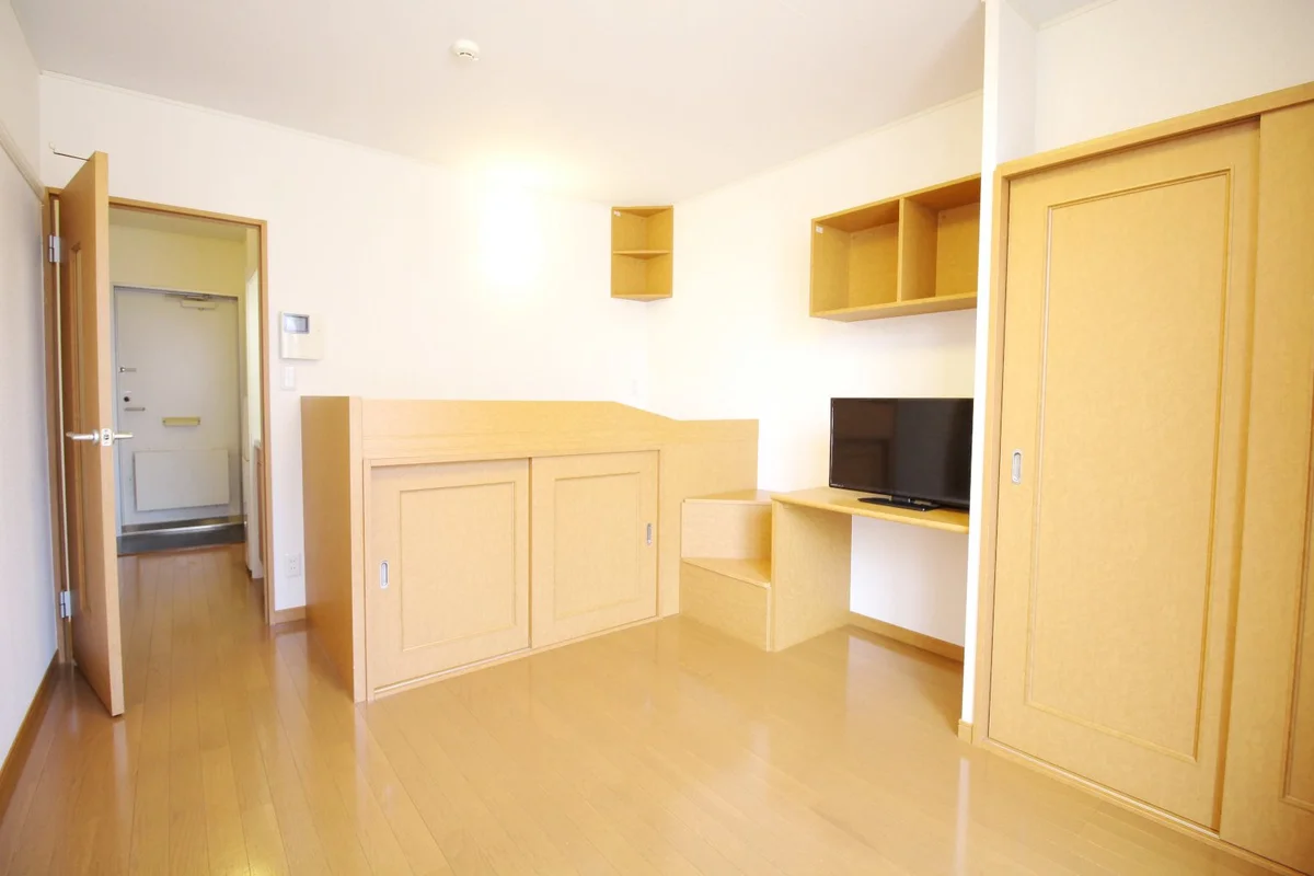 テーブルを折りたためば更にお部屋を広く使うことが出来ます♪