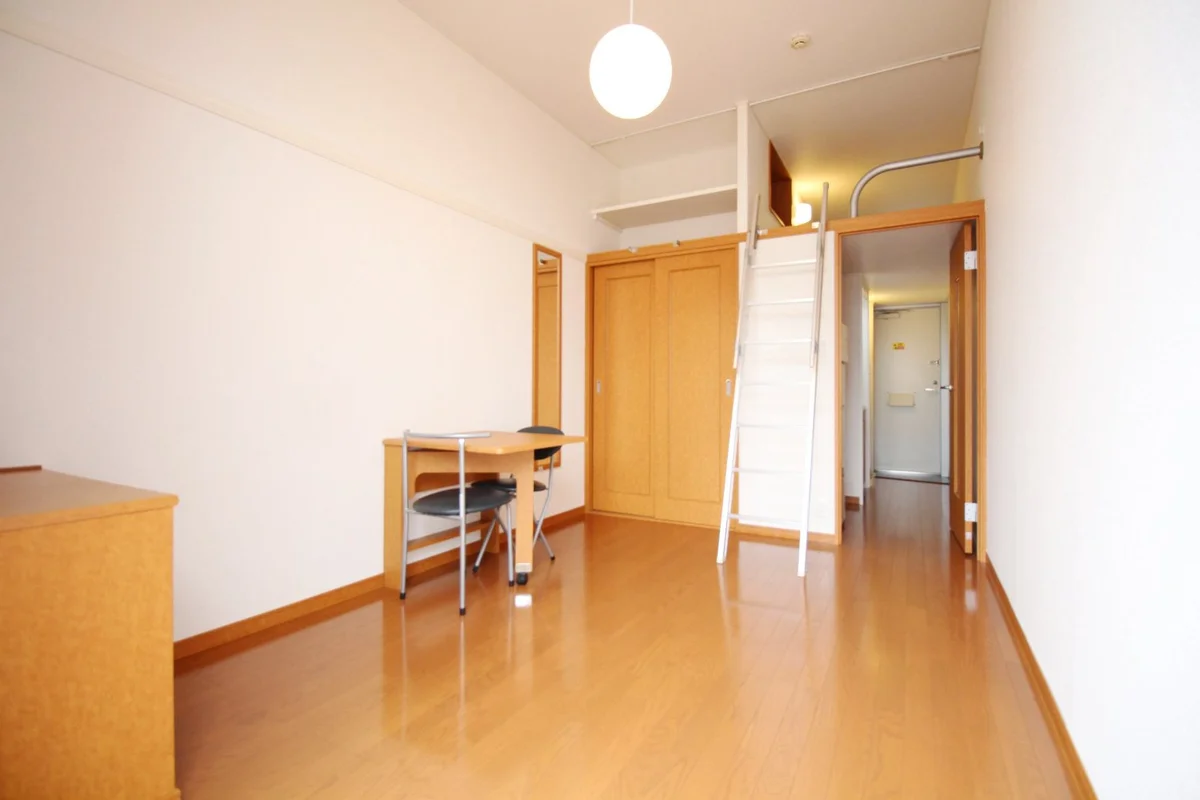 レオパレスの定番・ロフト付きで収納もたくさん♪