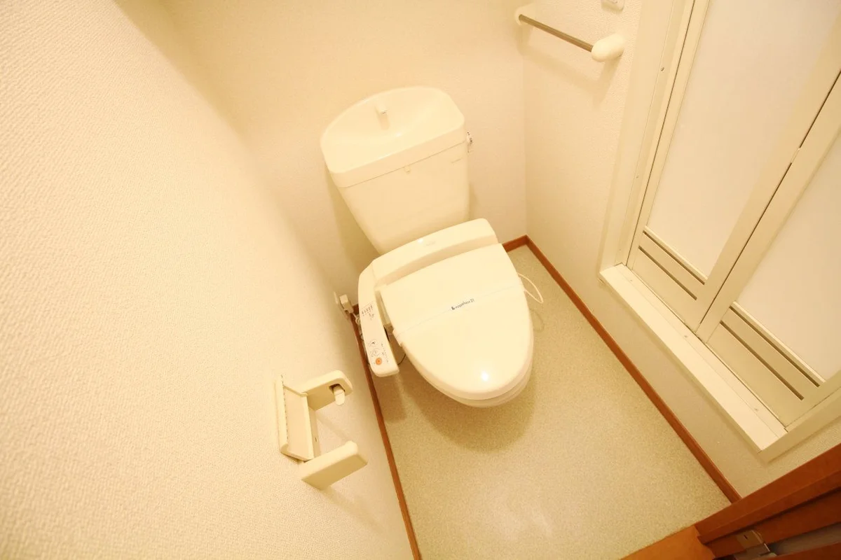 風呂・トイレはセパレート！温水洗浄便座付きです！