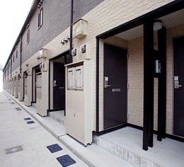 共用部分は清掃業者が清掃しております。