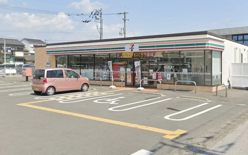 セブン-イレブン 高知丸池町店まで750m(徒歩10分)
