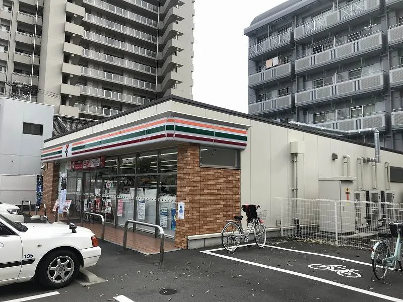 セブンイレブンまで112メートル（徒歩2分）