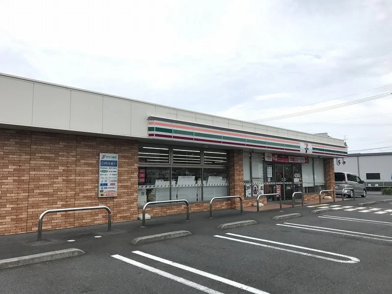 セブンイレブンまで960メートル(徒歩12分）