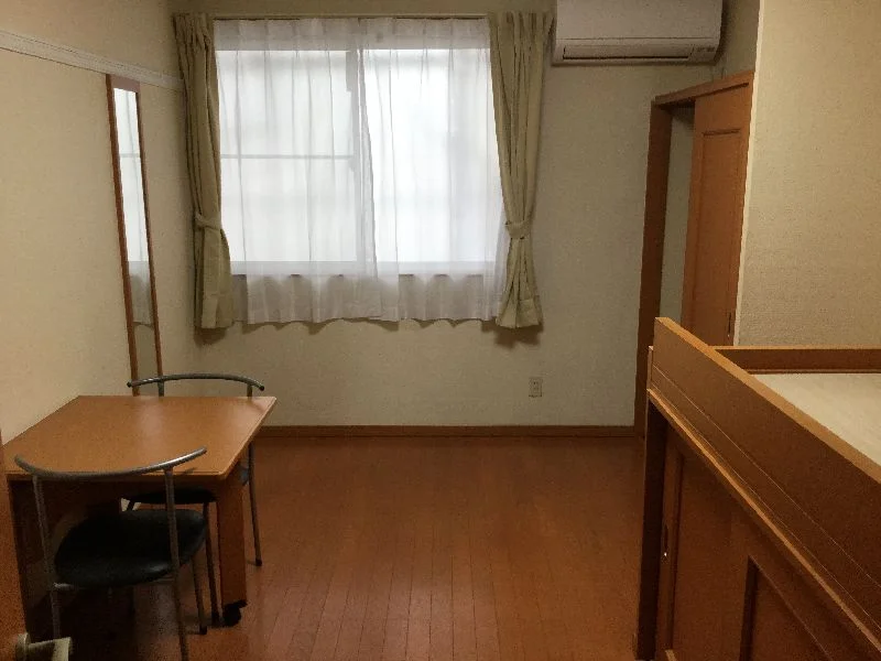 １階：フローリング　２階：カーペット