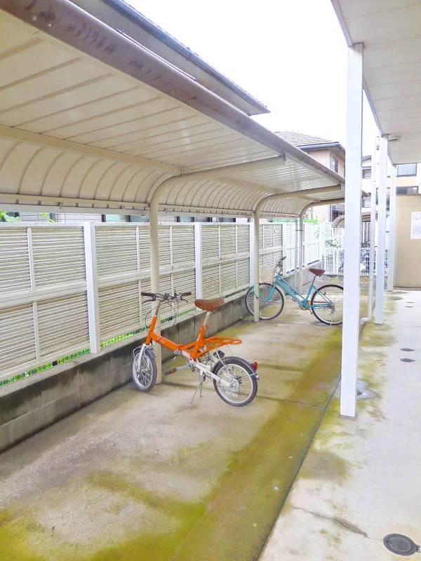 屋根付き駐輪場は無料でご利用頂けます。