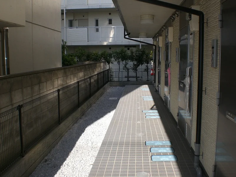 1階玄関側通路