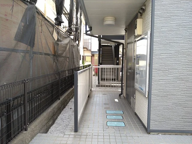 １階玄関側共用廊下