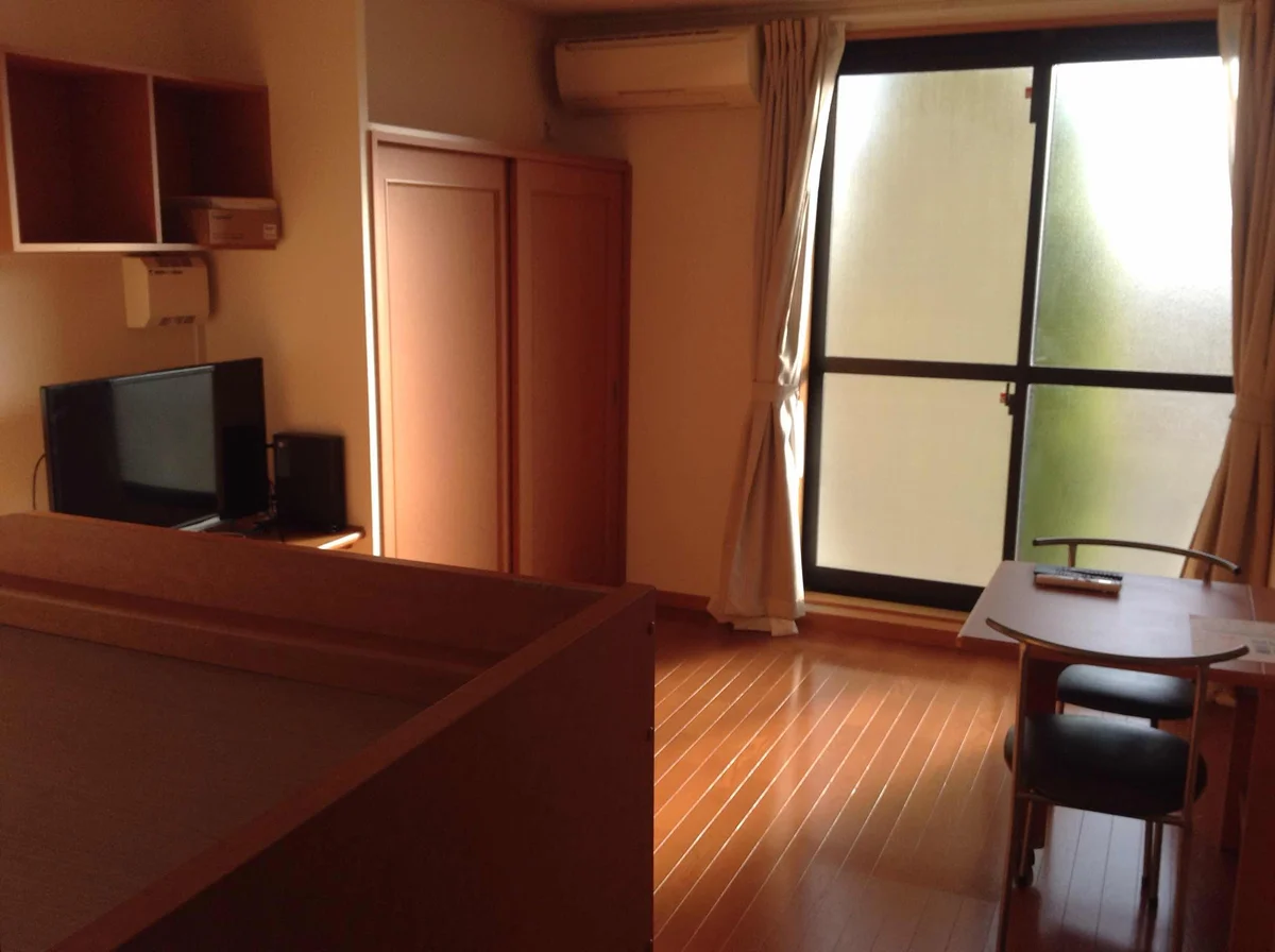 居間（玄関側）