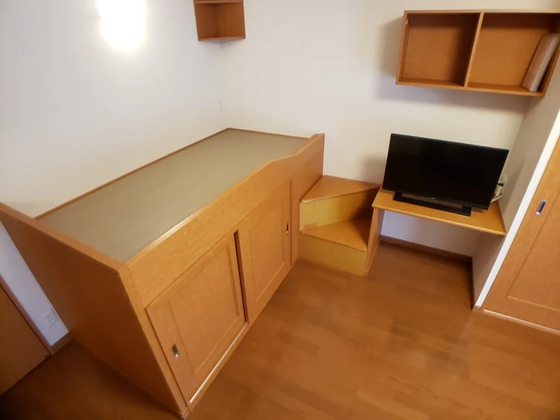 備付ベット完備　大型収納付き