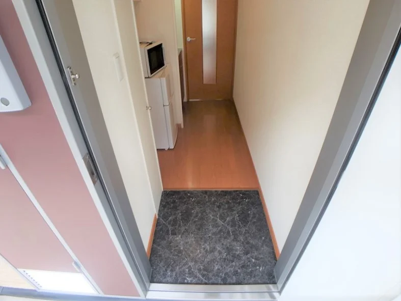 棚を移動してブーツ収納も可能なシューズボックス