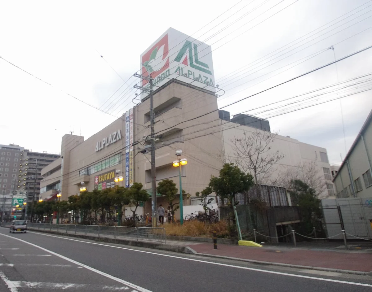 徒歩約5分の距離　　