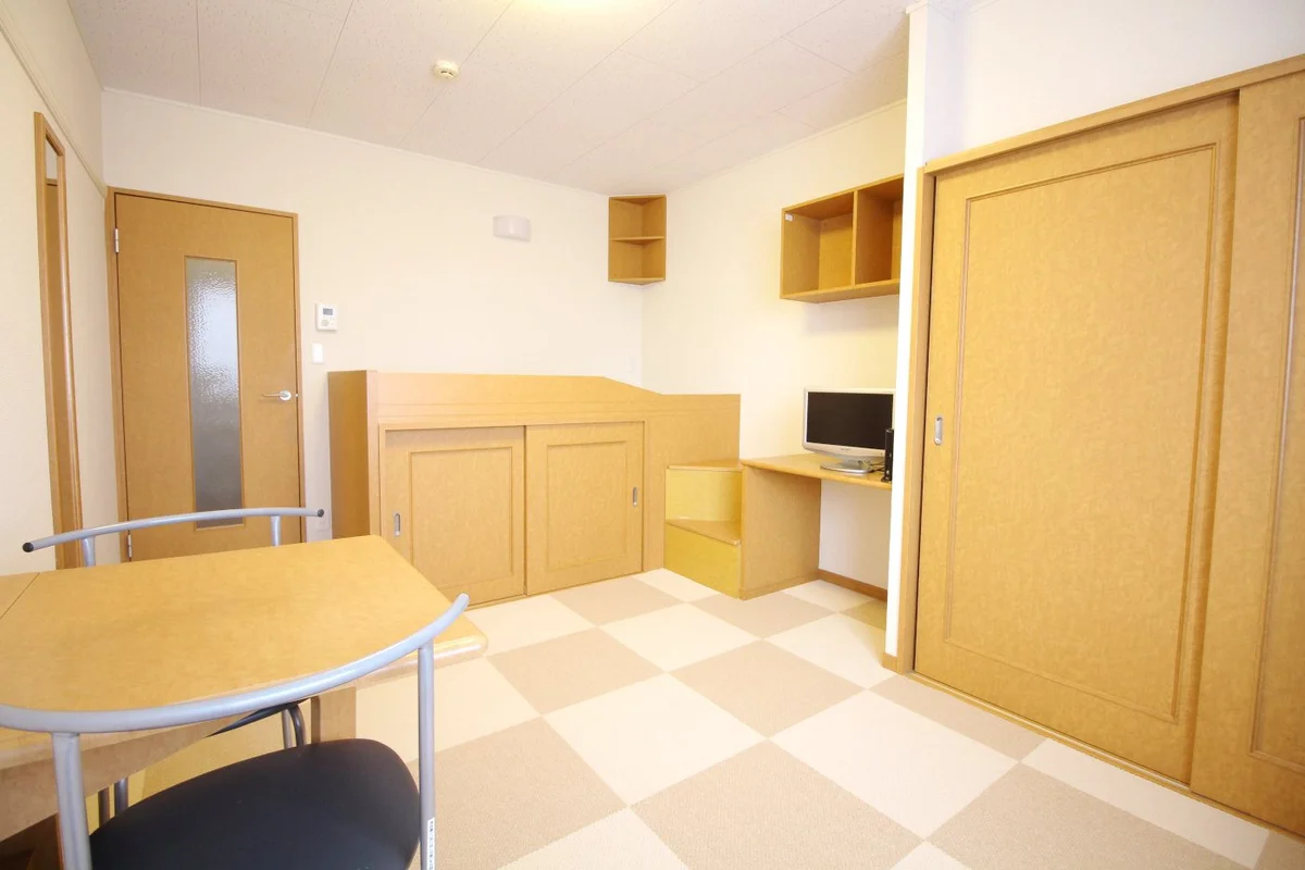 収納はクローゼットに加えて、ベッドの下にも！？