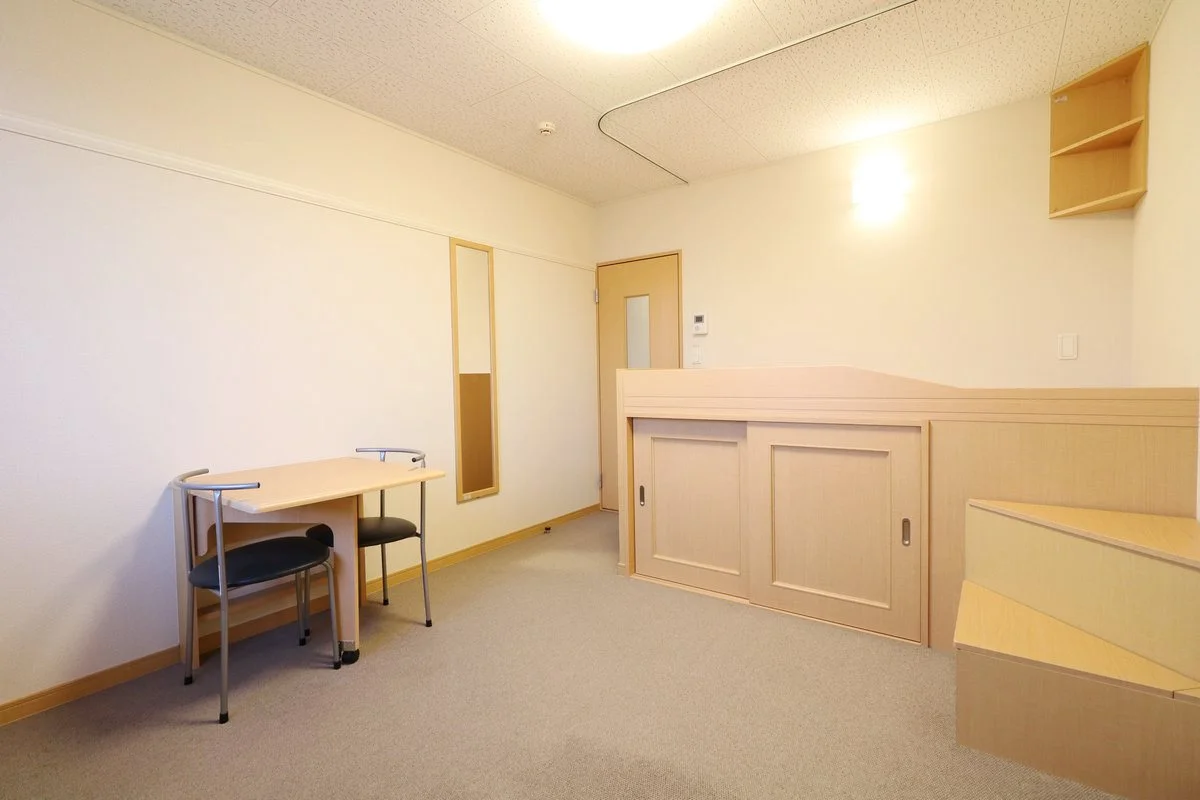 ベッド下に収納スペースあり！荷物が多くても十分に収まります