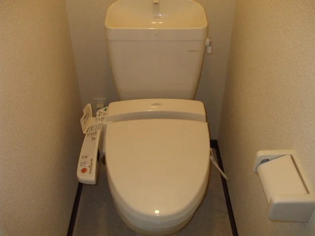 温水便座付です。