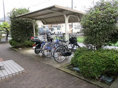 屋根付き駐輪場です。