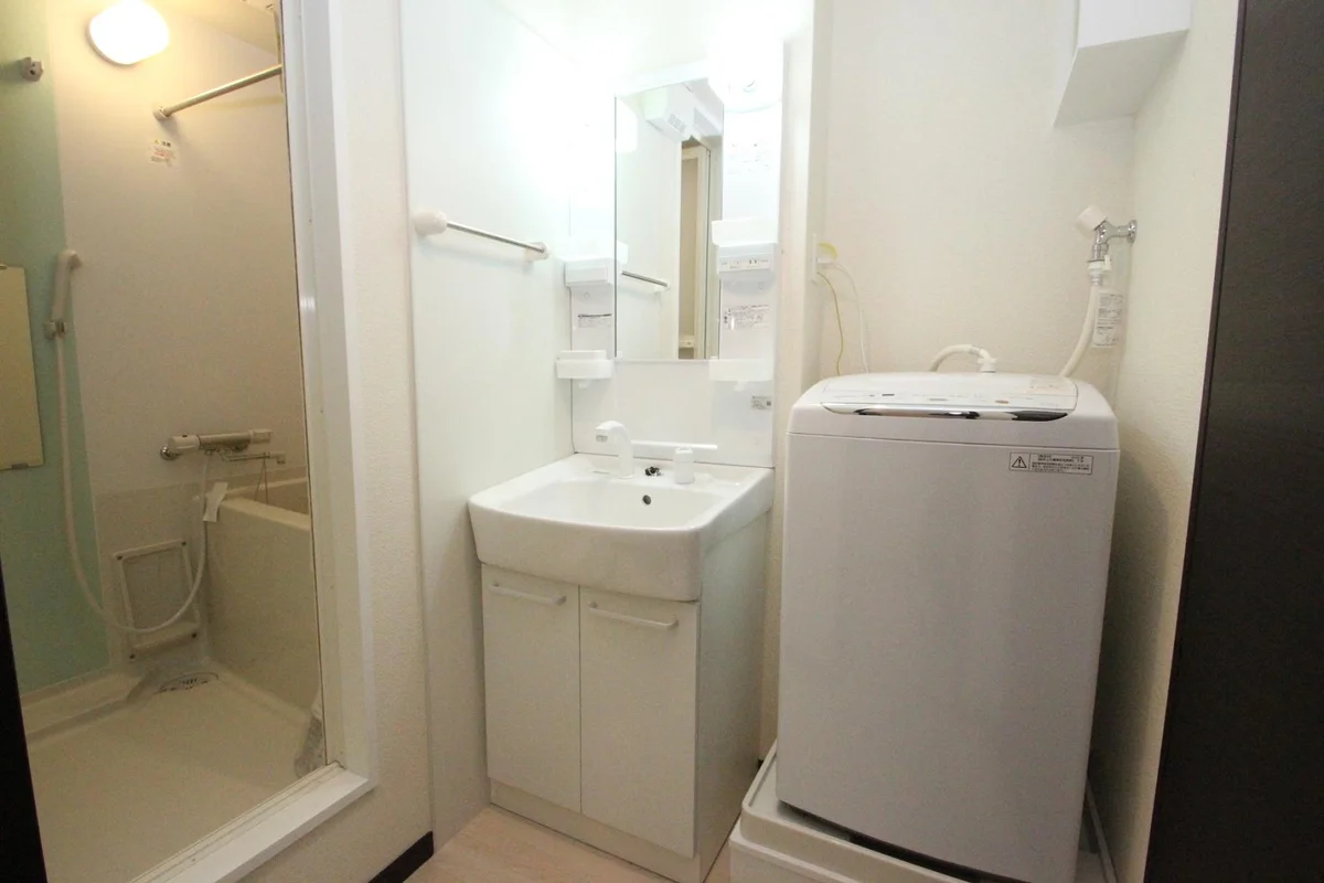 シャワードレッサー・洗濯機付き