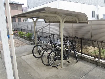 屋根付き駐輪場です。