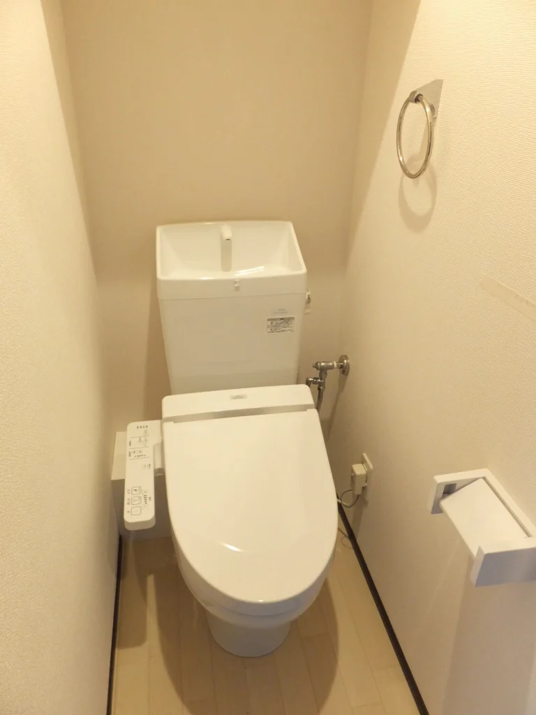 温水洗浄便座設置済みです。