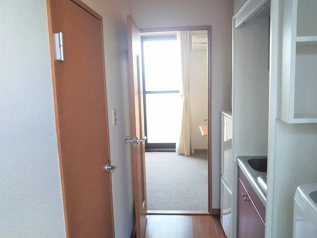 入口から　部屋仕様により異なります。