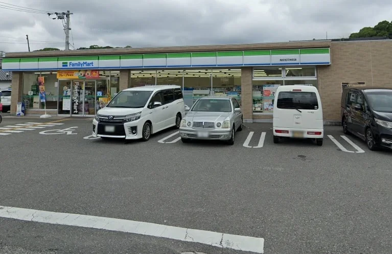 ファミリーマート 高知旭天神町店まで260m(徒歩4分)