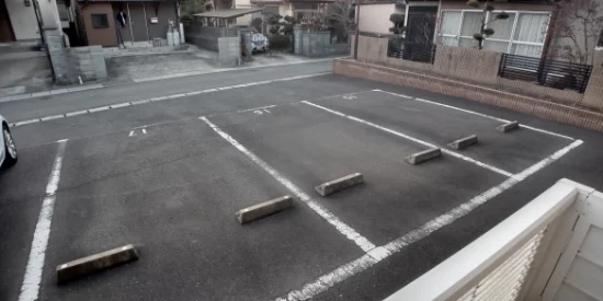 共用部分は清掃業者が清掃しております。