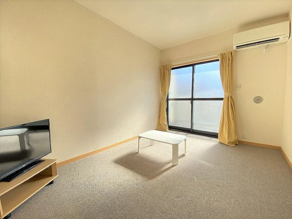 お部屋によって絨毯の種類・家電のメーカー等が異なります