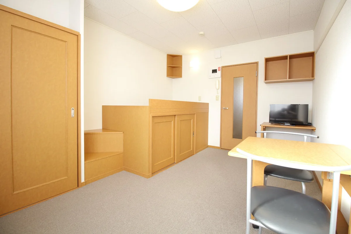 ベッドの下は大型収納スペース☆（2F：絨毯仕様）