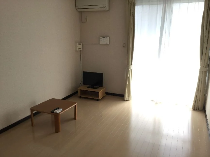 号室により家具無し有り。