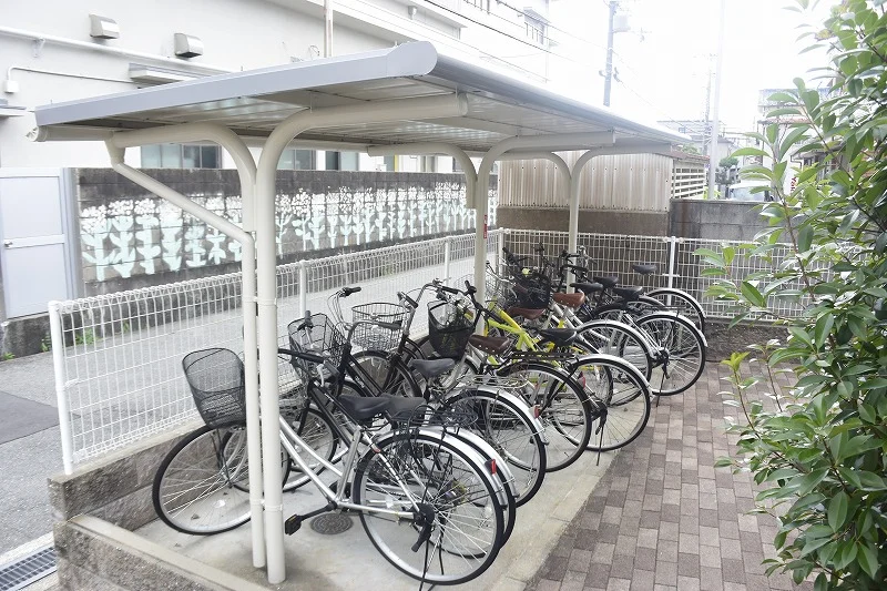 屋根付き駐輪場あります!!