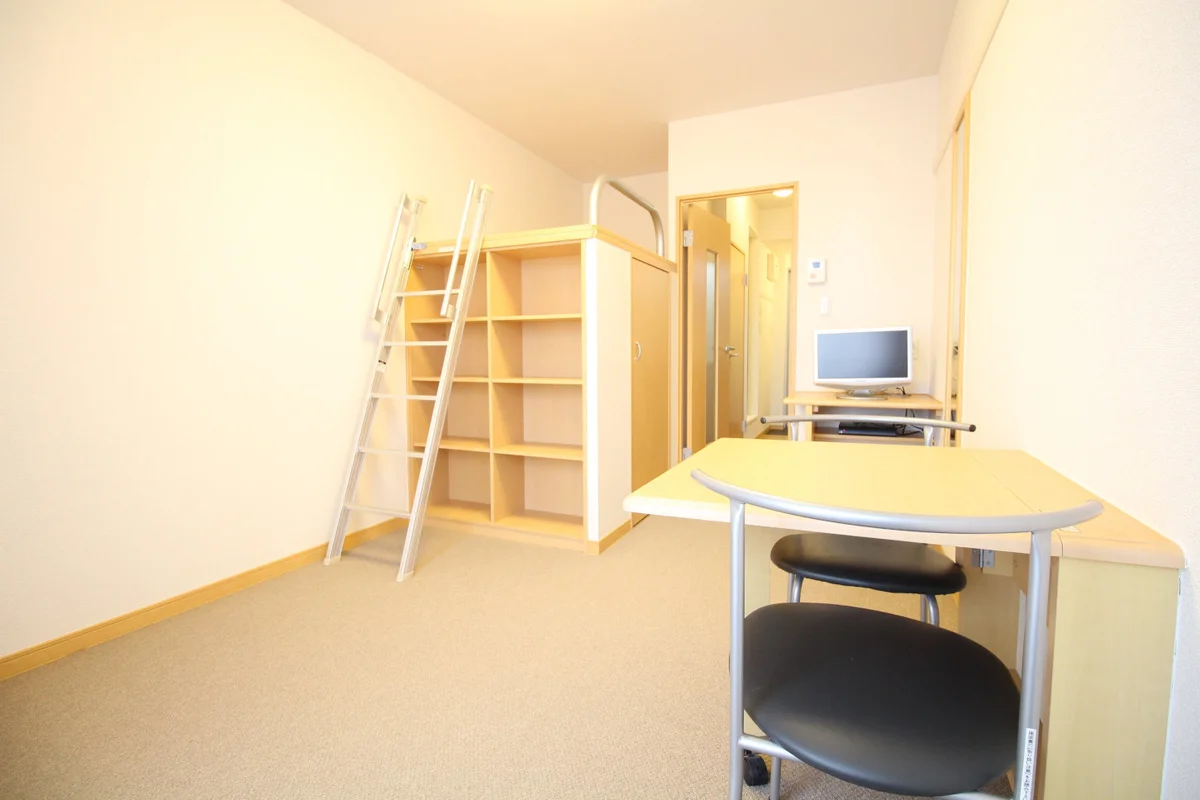 シングルサイズベッドの下は、本棚としても使えます♪