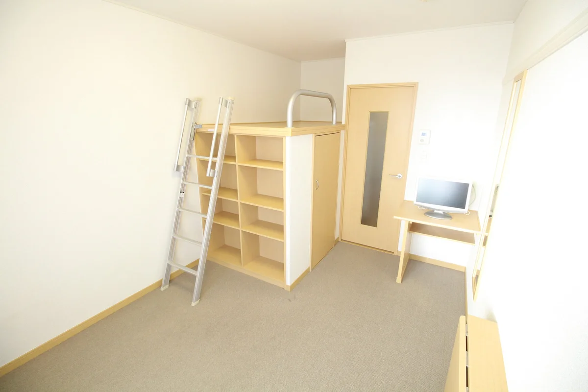 テーブルを折りたためばお部屋も広く使えます♪