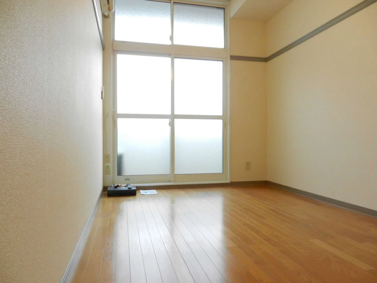 明るいお部屋で憧れの一人暮らし。