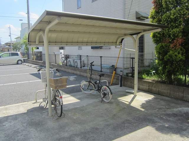 屋根付き駐輪場です。